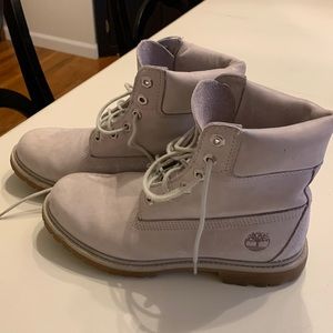 Timberland 6” Womens Gray Boots - Size 8, gently worn